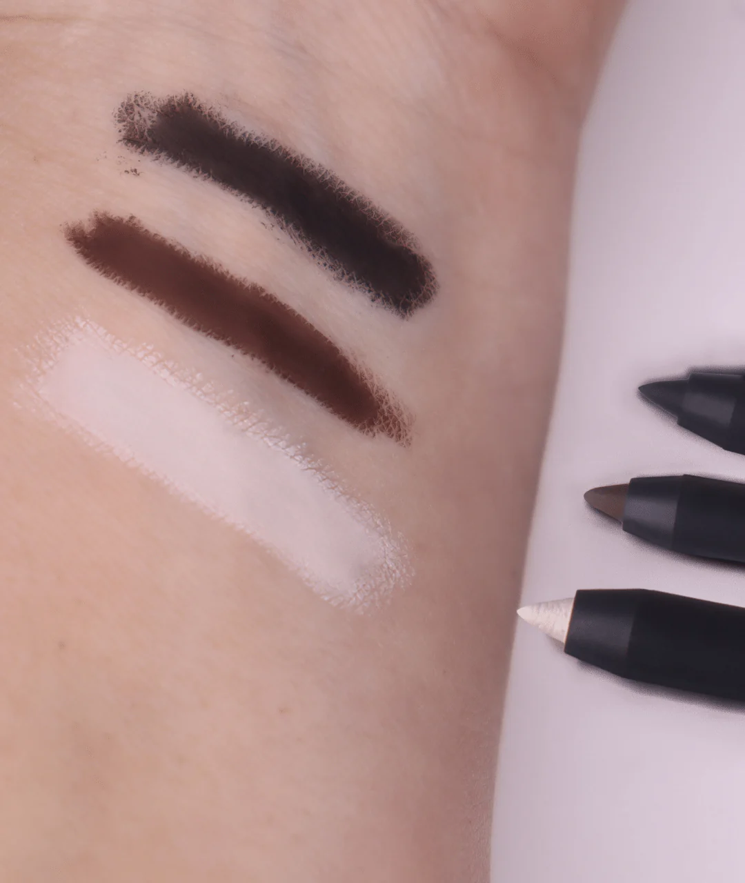 Organic Eyeliner | Titanium Free Eye liner Pencil - Image 3